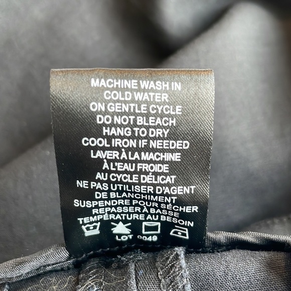 HILARY Radley Black Cotton Capri Pants - Picture 8 of 9